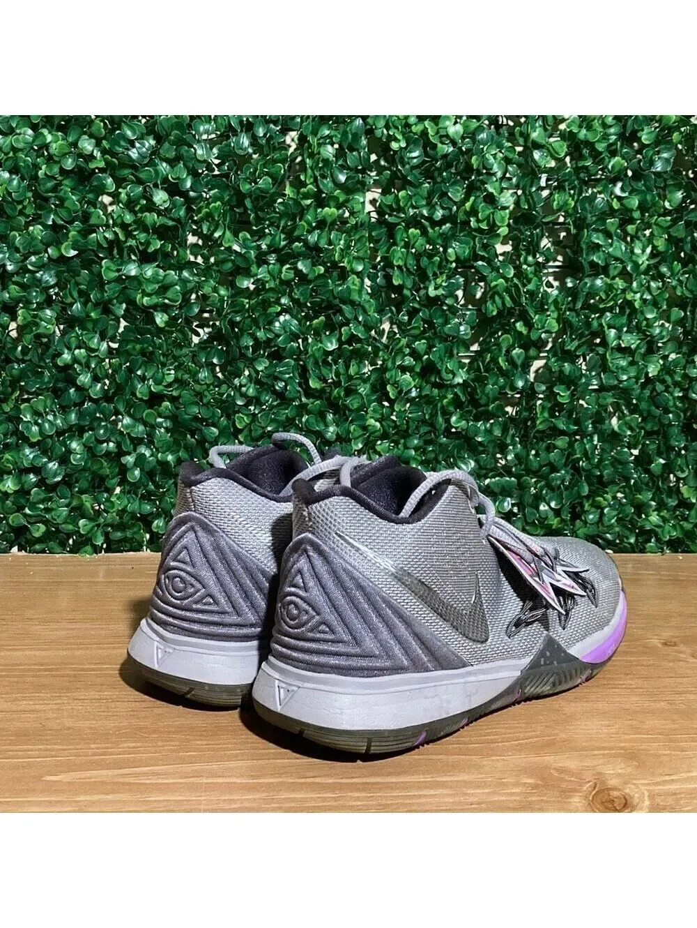 Nike Kyrie 5 BG Graffiti, 6.5Y